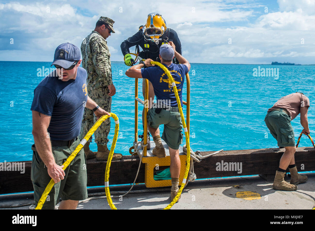 Deep sea diving construction hires stock photography and images Alamy