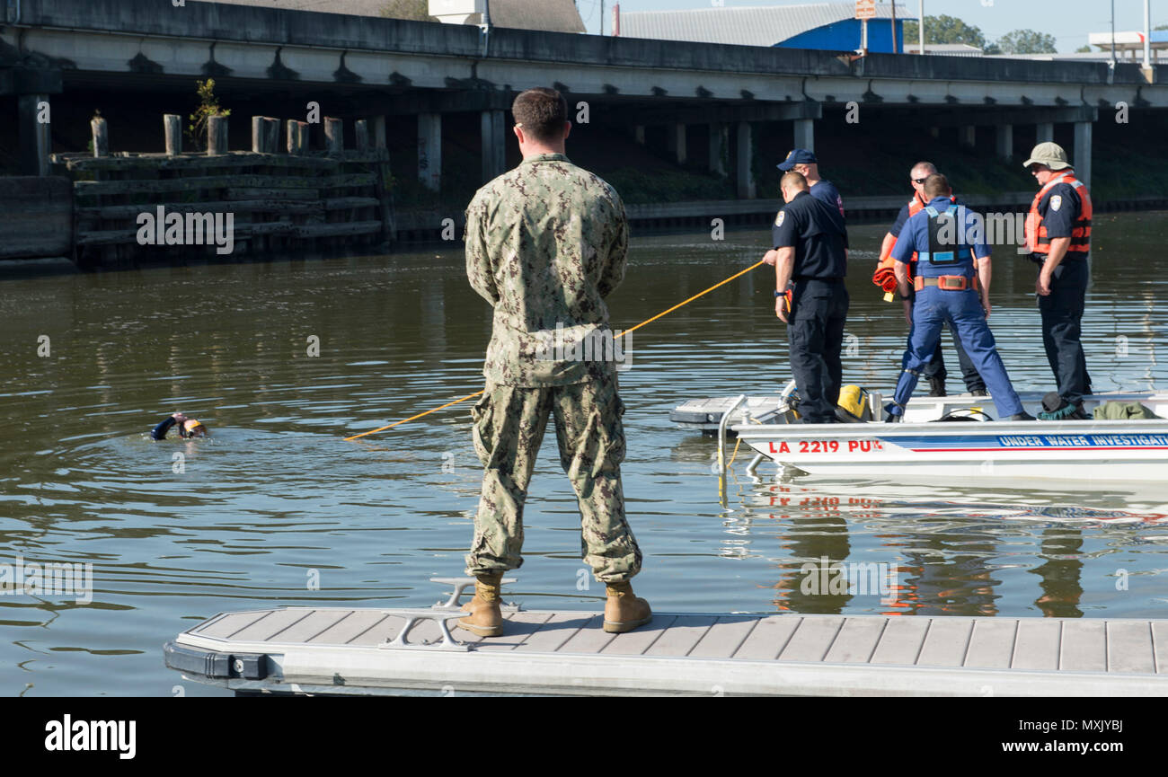 161104-N-SF508-107 BATON ROUGE, La. (Nov. 4, 2016) Chief Petty Officer Justin Stehr, assigned to Explosive Ordnance Disposal Group (EODGRU) 2, observes members of the Baton Rouge Police Department Dive Team conduct a dive evolution during a subject matter expert exchange as part of Baton Rouge Navy Week 2016. Baton Rouge is one of select cities to host the 2016 Navy Week, a week dedicated to raising U.S. Navy awareness through local outreach, community service and exhibitions. (U.S. Navy photo by Petty Officer 2nd Class Charles Oki/Released) Stock Photo