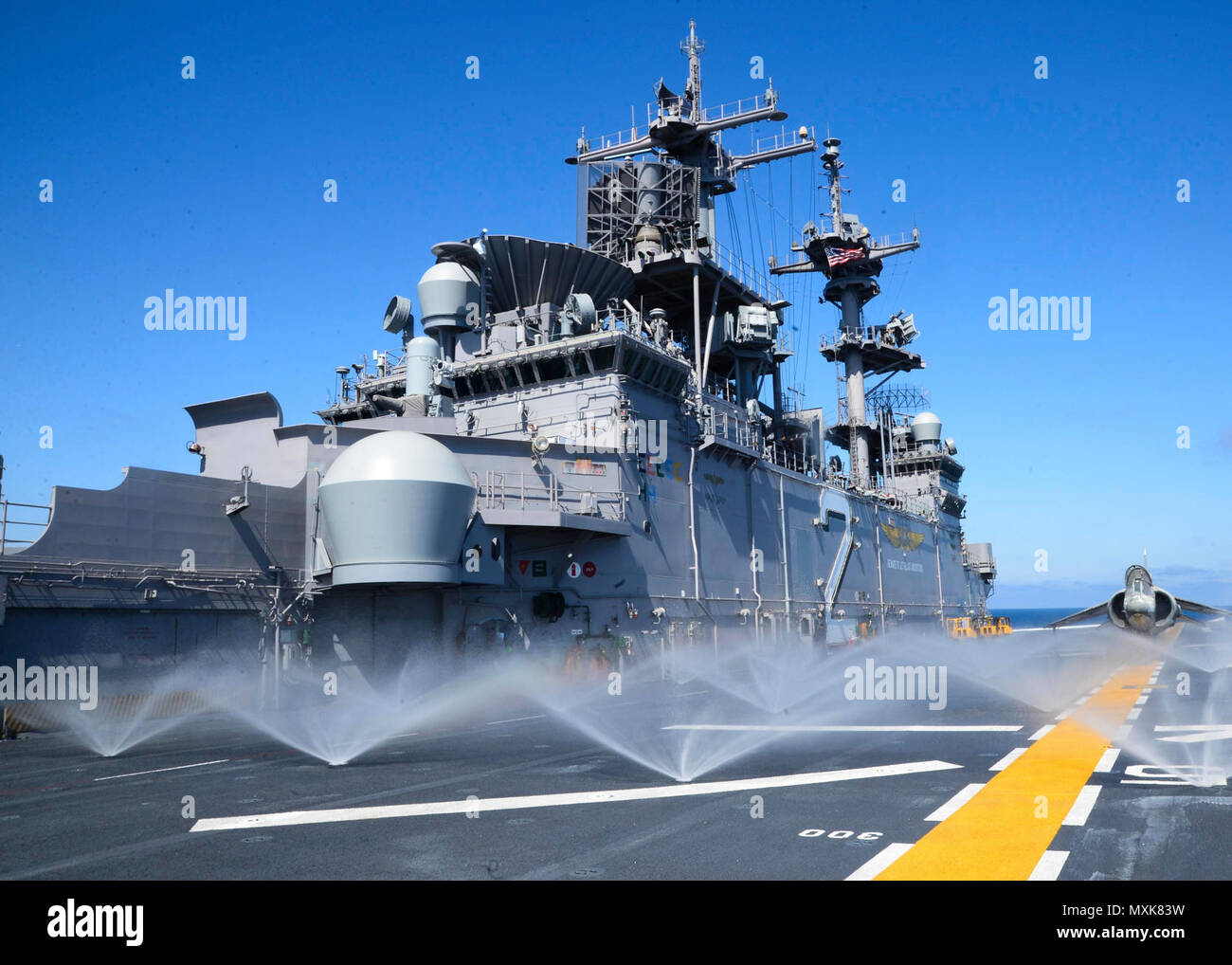 OCEAN (May 4, 2017) The Waspclass amphibious assault ship USS Essex