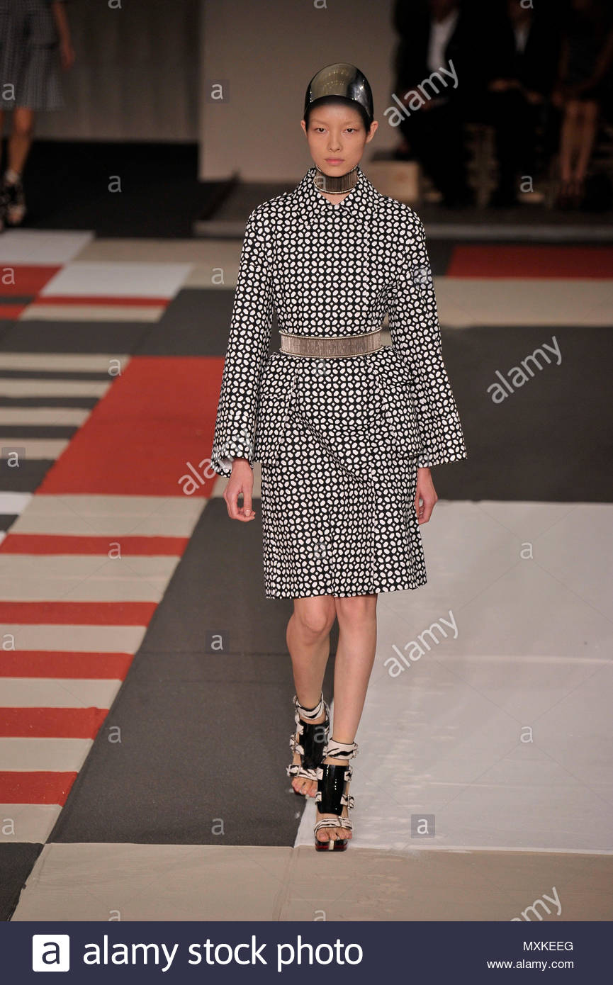 Alexander McQueen SpringSummer 2014 RTW – Paris Fashion Week Alexander McQueen SpringSummer 2014 RTW – Paris Fashion Week new picture Alexander McQueen SpringSummer 2014 RTW – Paris Fashion Week Alexander McQueen SpringSummer 2014 RTW – Paris Fashion Week new foto