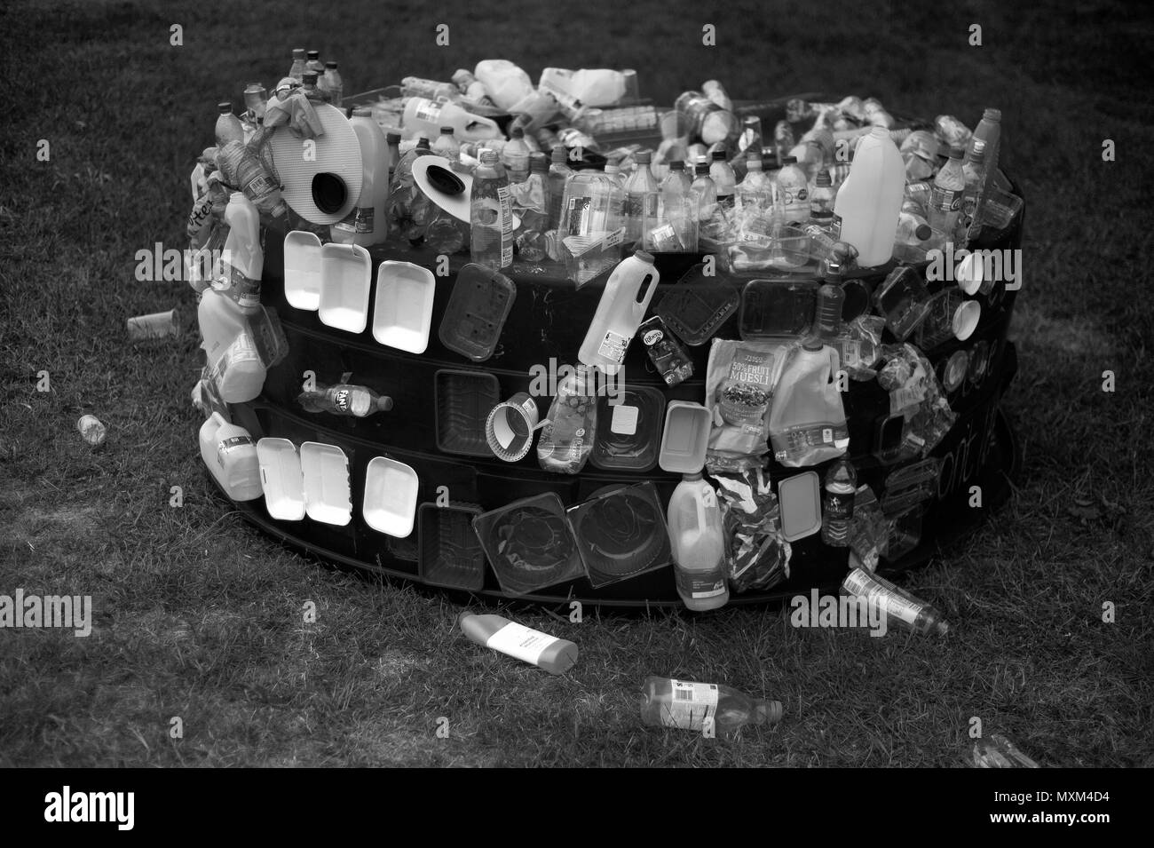 Rubbish Black and White Stock Photos & Images Alamy