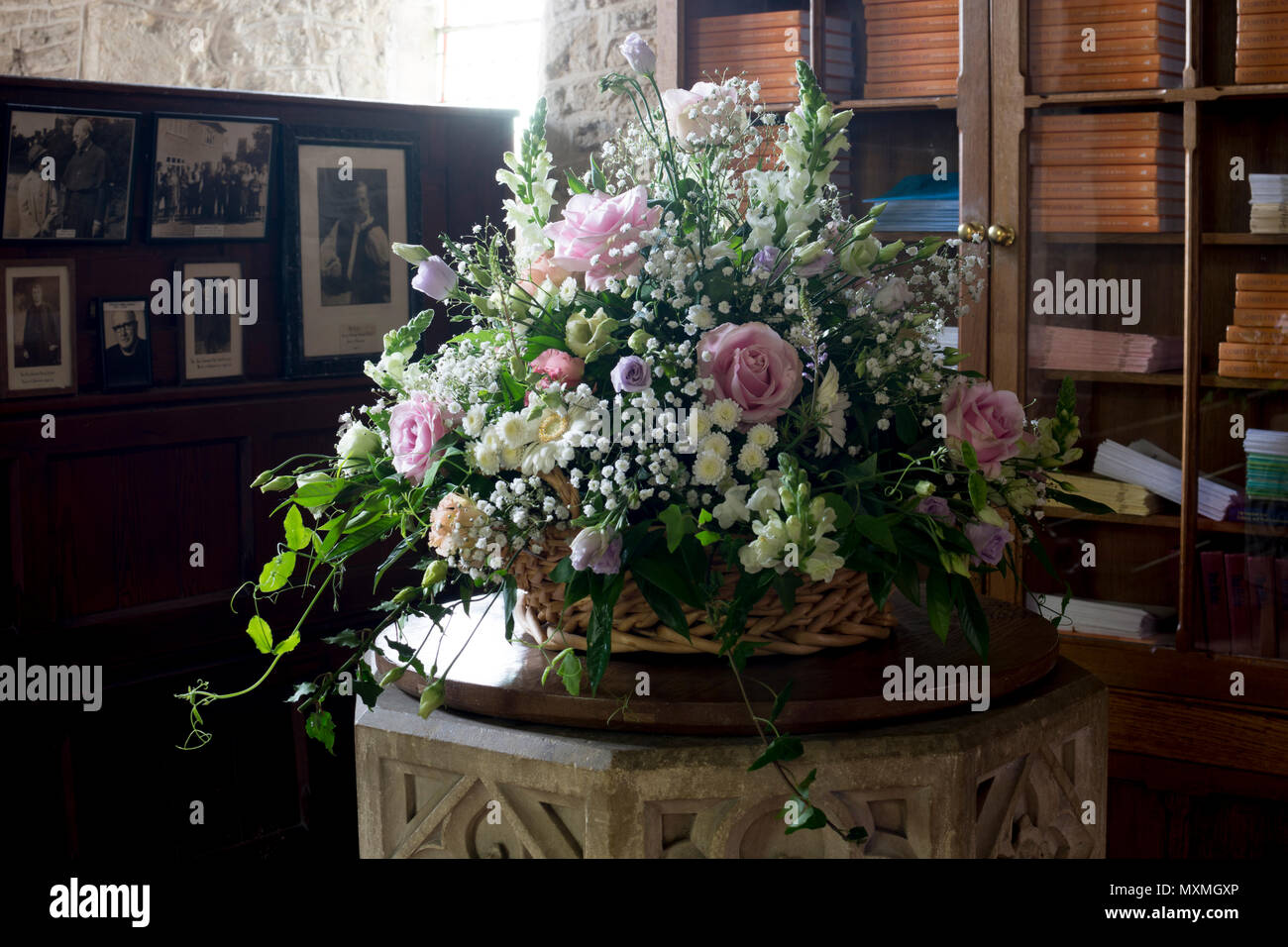 Floral arrangement on the font, St. Mary the Virgin Church, Staverton, Northamptonshire, England, UK Stock Photo