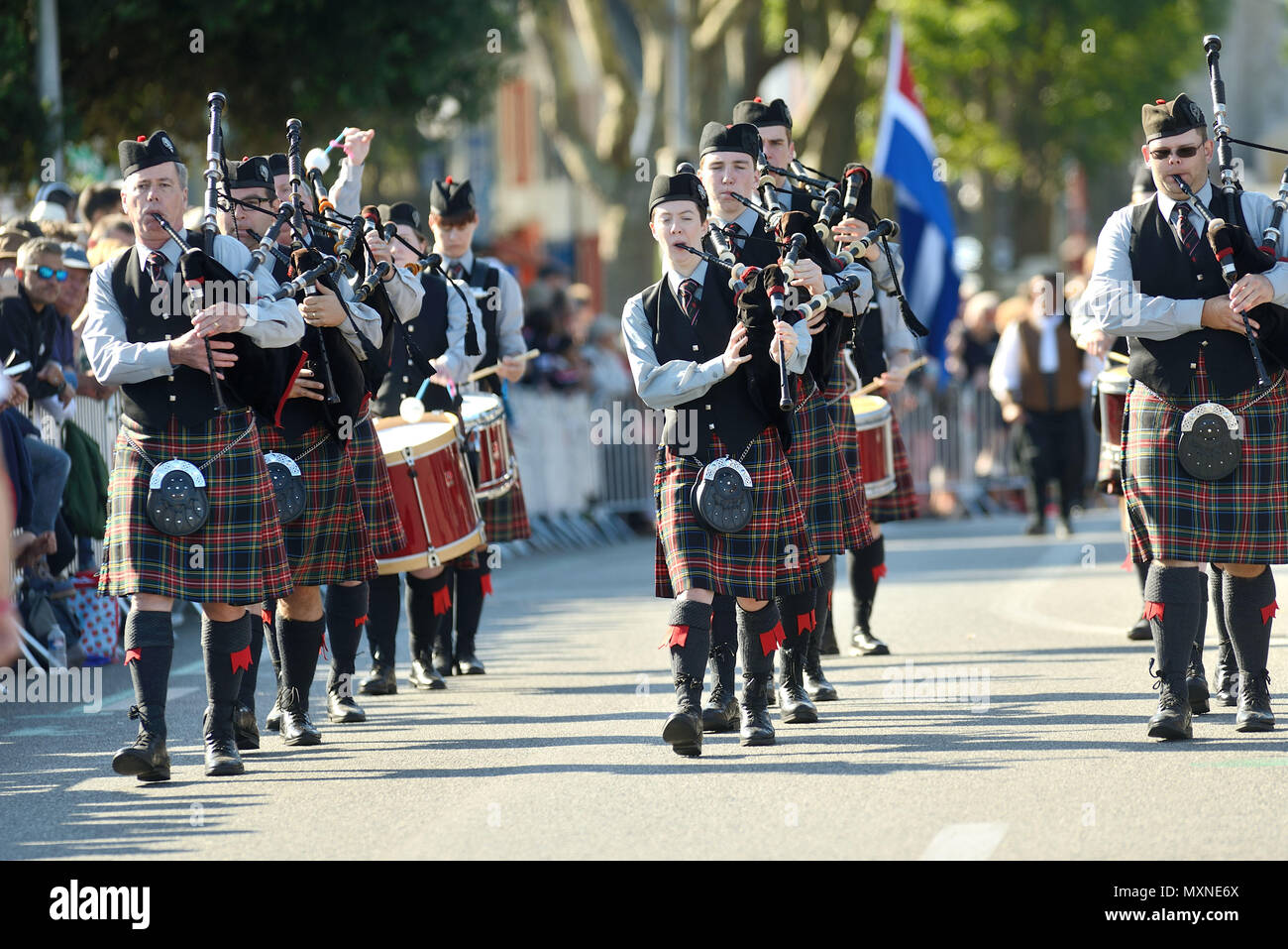 Lorient (Brittany, North-western France), on 2017/08/06.  Scottish pipe band on the occasion of the Grand Parade of the 47th Inter-Celtic Festival of  Stock Photo