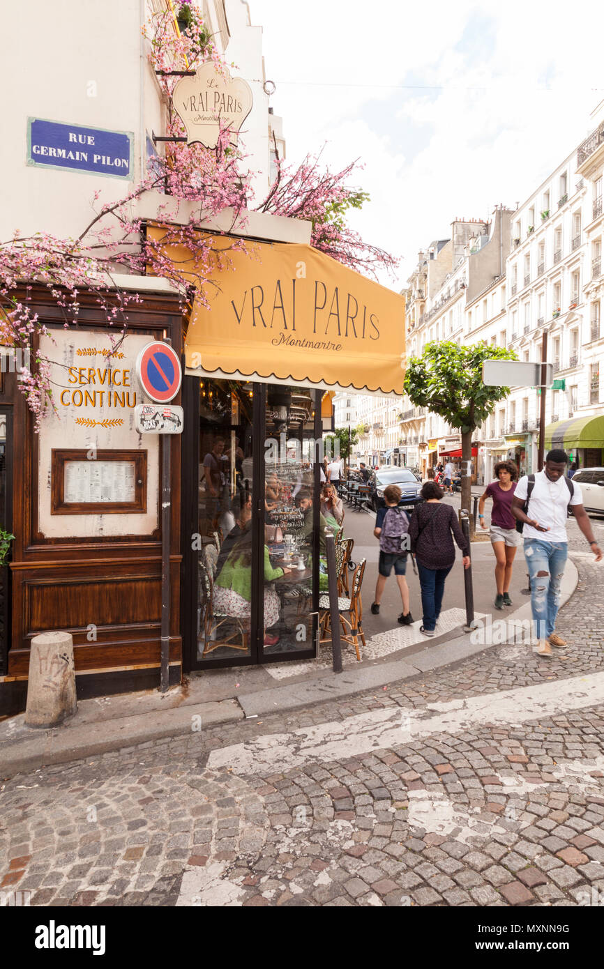 Vrai Paris restaurant, 33 Rue des Abbesses, 75018 Paris, France, Europe. Stock Photo