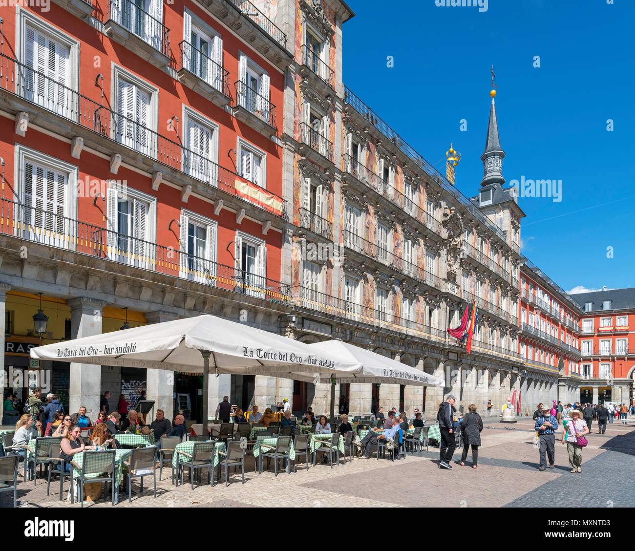 Cafes and restaurants on Plaza Mayor, Madrid, Spain Stock Photo