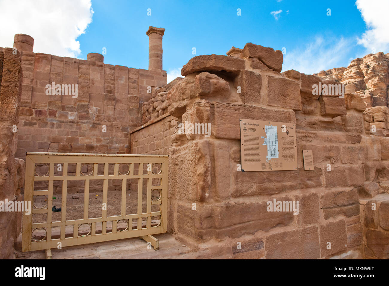 great temple complex, limestone, Petra Archaeological Park, Petra, Jordan, Asia Minor / Petra | Grosser Tempel Komplex, Sandstein, Archaeologischer P Stock Photo