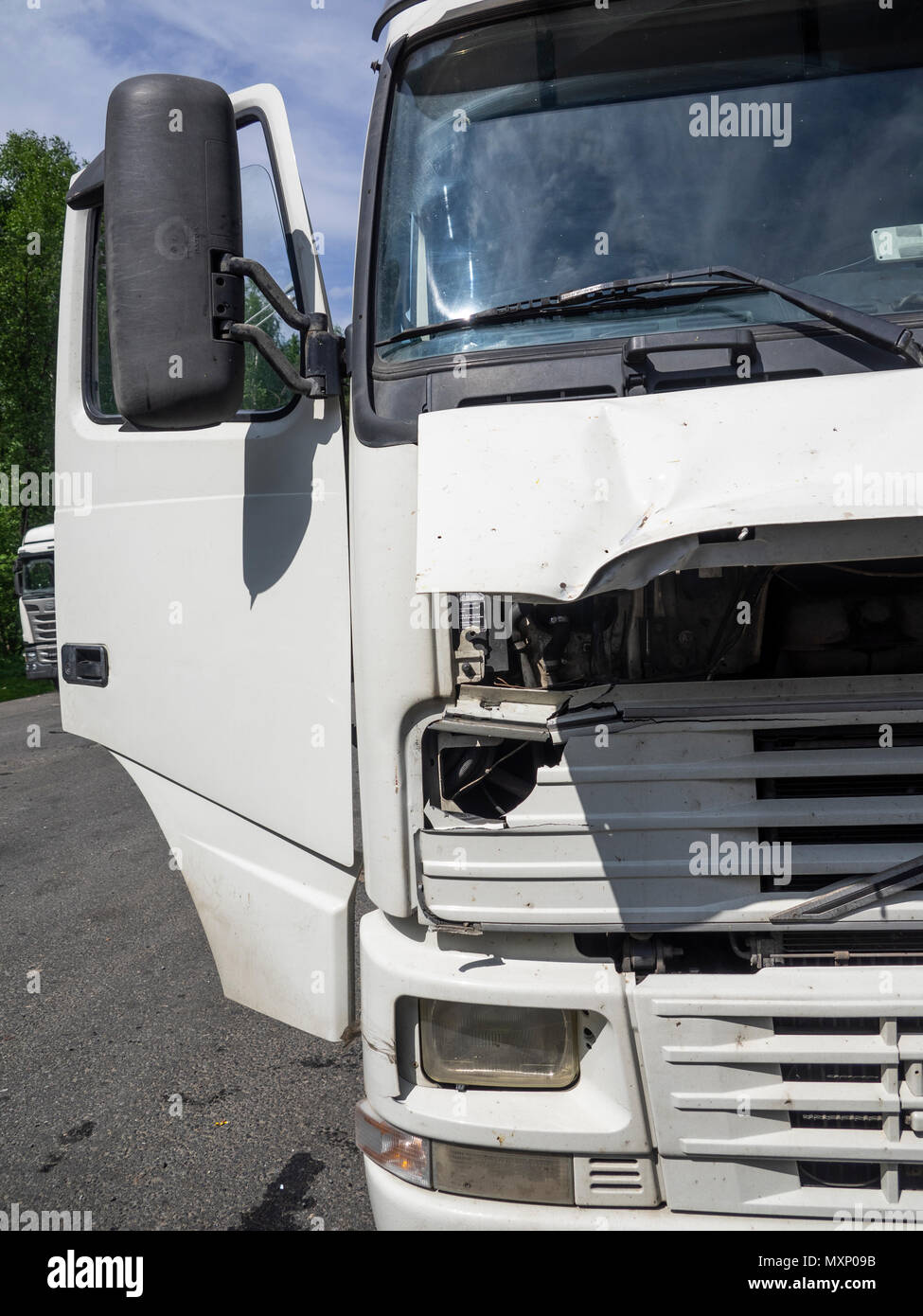 Truck damaged hi-res stock photography and images - Alamy