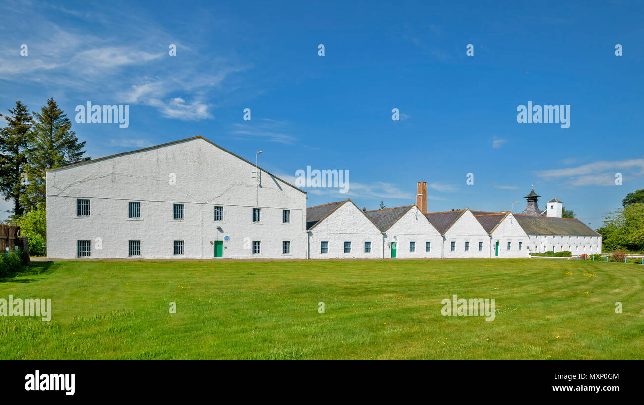 DALLAS DHU MALT WHISKY DISTILLERY FORRES SCOTLAND EXTENSIVE HISTORIC OUTER WHITE BUILDINGS Stock Photo