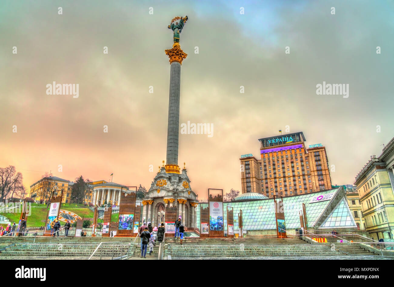 Independence Monument on Maidan Nezalezhnosti Square, the central square of Kiev, Ukraine Stock Photo