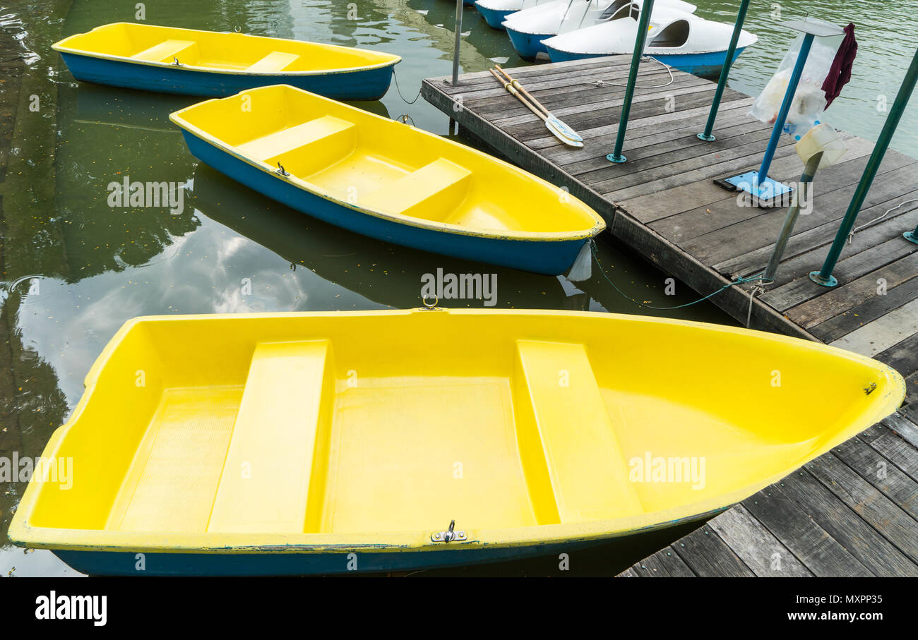 Antique rowing boat hi-res stock photography and images - Alamy