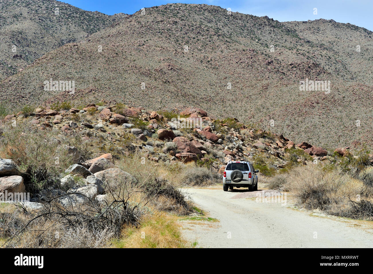 Jeep Liberty, dirt road, Glorietta Canyon, AnzaBorrego Desert State