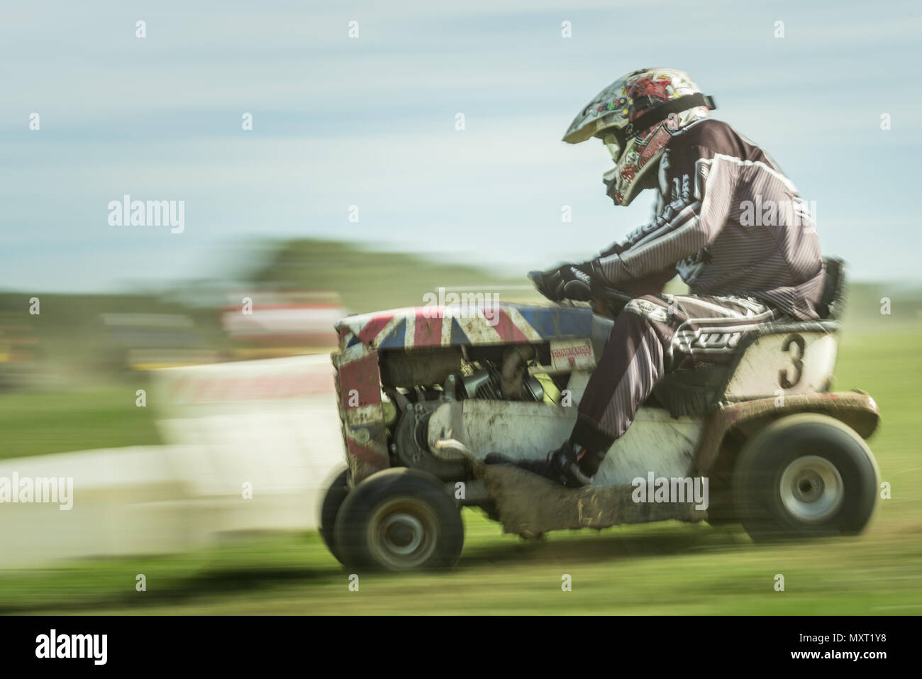 Five Oaks, Nr Billingshurst, West Sussex, UK. September 24th 2016.  Competitors take part in the Lawn Mower Racing World Championships at Five Oaks ne Stock Photo