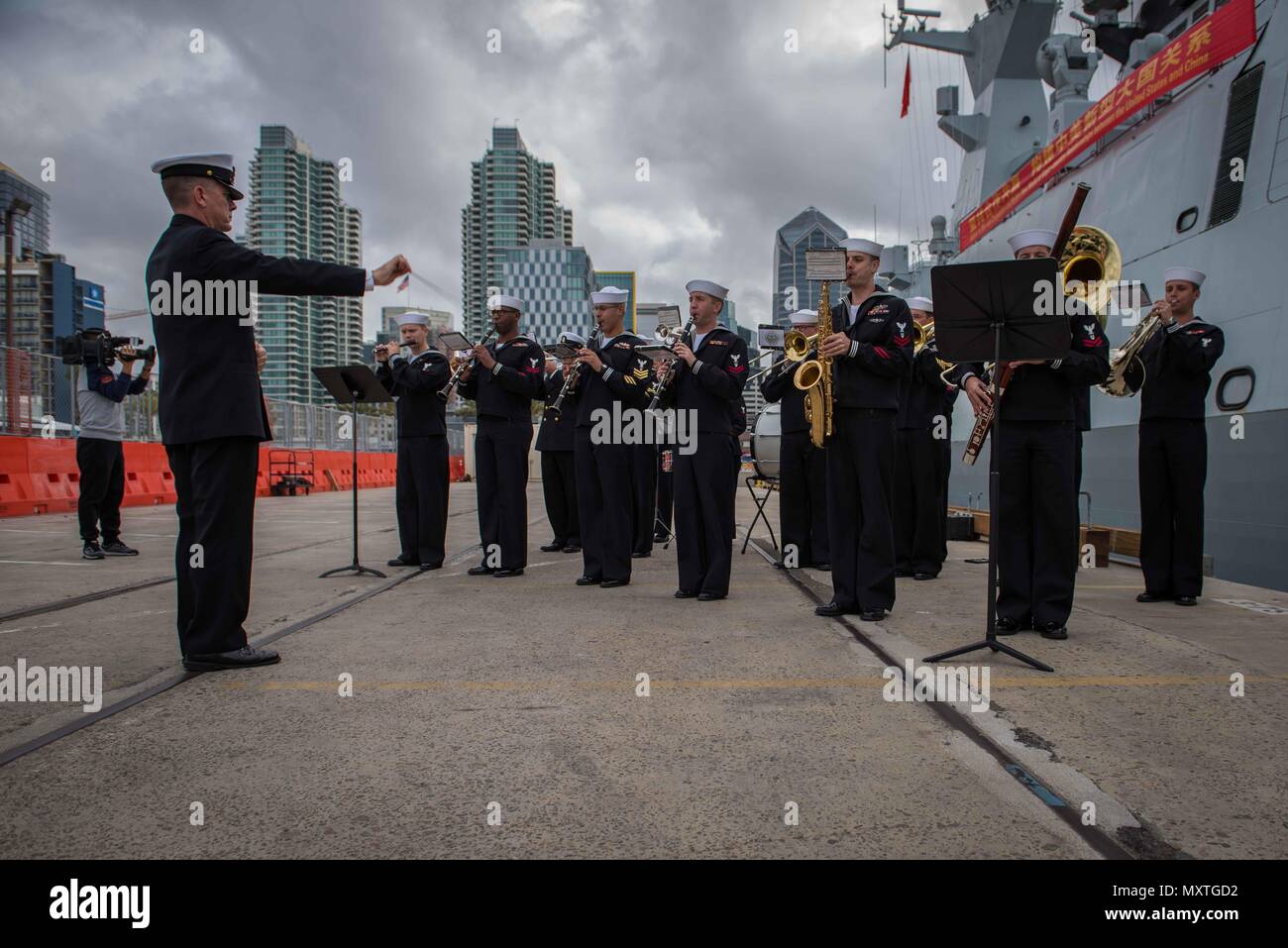 161206-N-VN584-786 SAN DIEGO (Dec. 6, 2016) The U.S. Navy band performs on B Street Pier for the arrival of the People’s Liberation Army (Navy). Rear Adm. Jay Bynum, commander of Carrier Strike Group Nine, is hosting three PLA(N) ships during a routine port visit in San Diego.  (U.S. Navy photo by Seaman Alex Corona/Released) Stock Photo