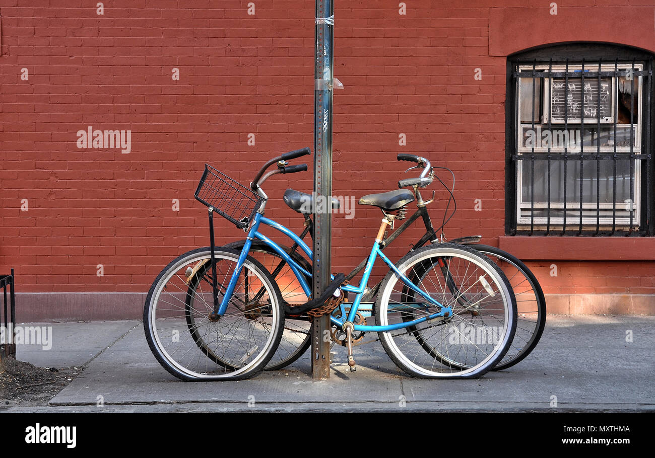Old Bikes on a Greenwich Village sidewalk Stock Photo Alamy