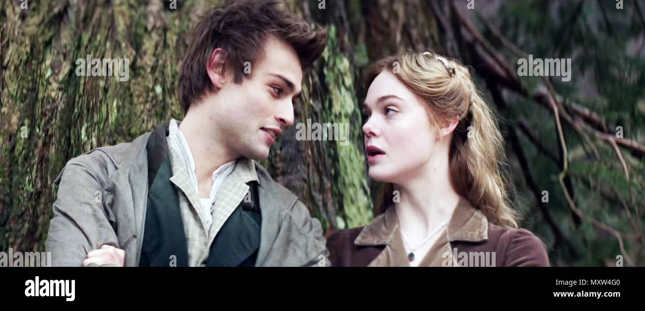 MARY SHELLEY, from left: Tom Sturridge as Lord Byron, Elle Fanning, as Mary  Shelley, 2017. © IFC Films /Courtesy Everett Collection Stock Photo - Alamy