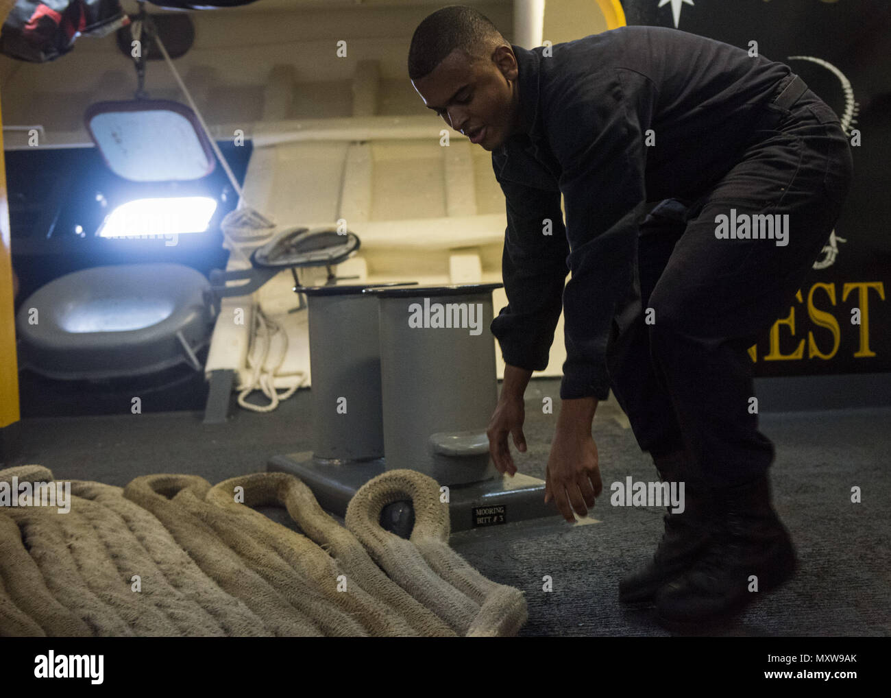 161208-N-BR551-066 PACIFIC OCEAN (Dec. 8, 2016) Seaman Jordan Cueto, from the Bronx, New York, fakes mooring line in USS John C. Stennis' (CVN 74) forecastle as the ship gets underway from Joint Base Pearl Harbor-Hickam. John C. Stennis is underway to conduct routine training after participating in National Pearl Harbor Remembrance Day events in Hawaii. (U.S. Navy photo by Petty Officer 3rd Class Dakota Rayburn / Released) Stock Photo