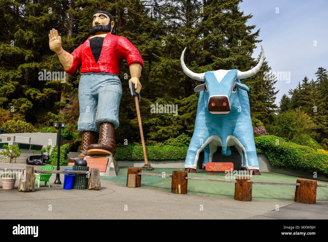 The Trees of Mystery, A roadside attraction in Klamath, California. Paul Bunyan and his Blue Ox 'Babe' stands almost 50 feet high & talks to passersby. Stock Photo