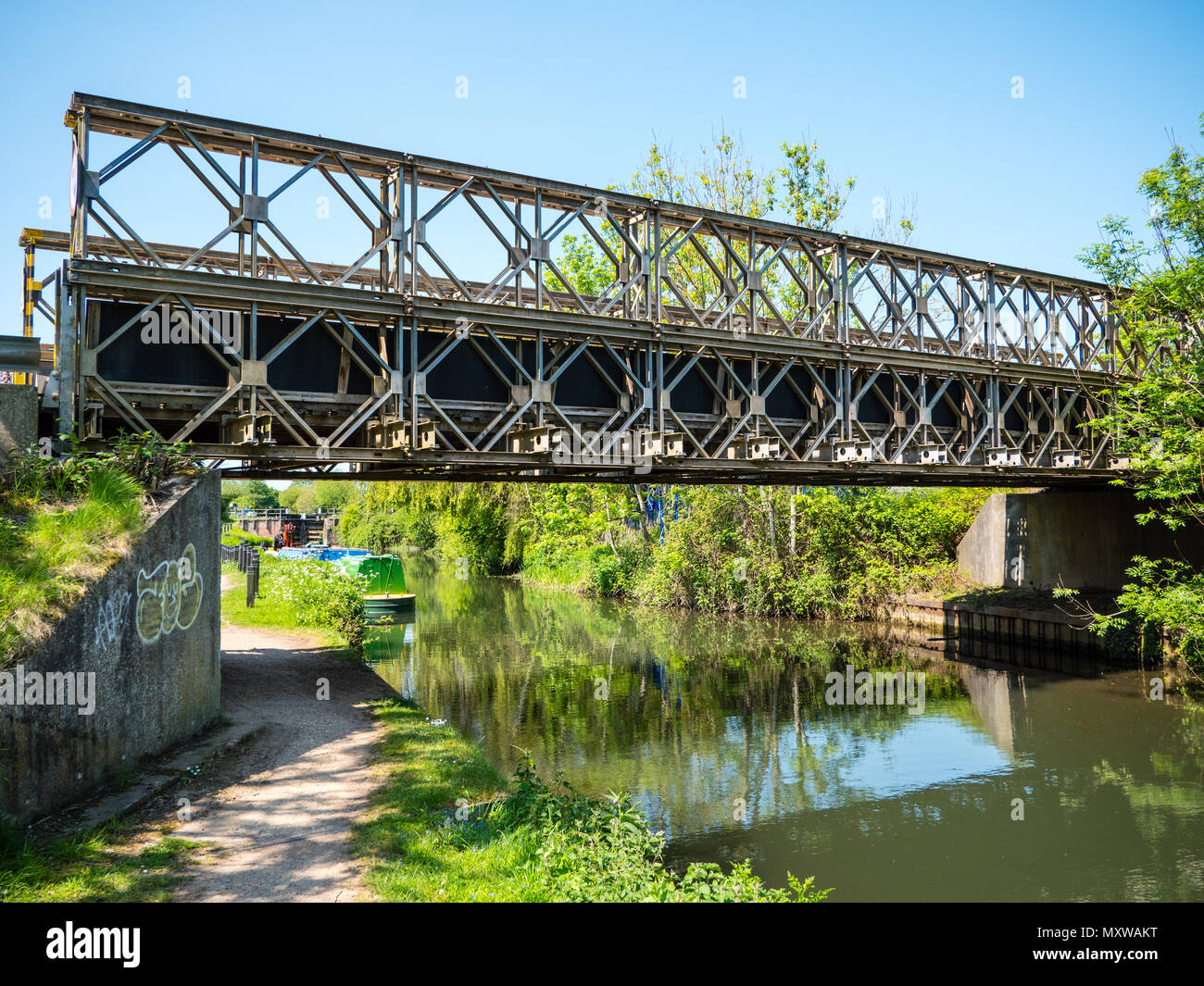 Industrial Bridge, Kennet and Avon Canal, nr Colthorp Lane, Colthorp, Thatcham, Berkshire, England, UK, GB. Stock Photo