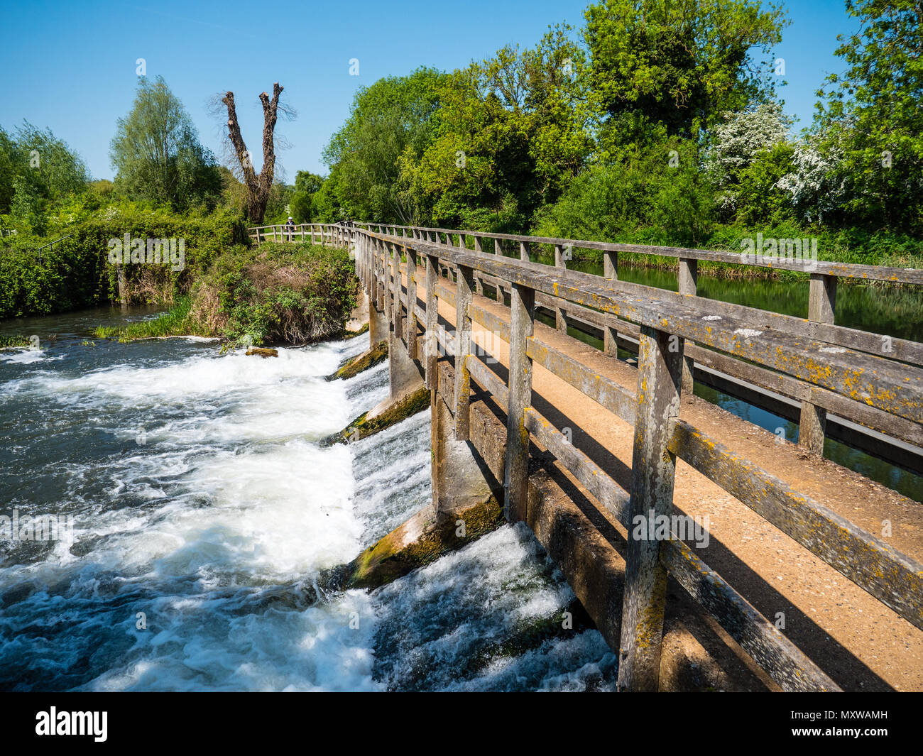 Colthorp Footbridge nr Colthorp Lock, Kennet and Avon Canal, Newbury, Berkshire, England, UK, GB. Stock Photo