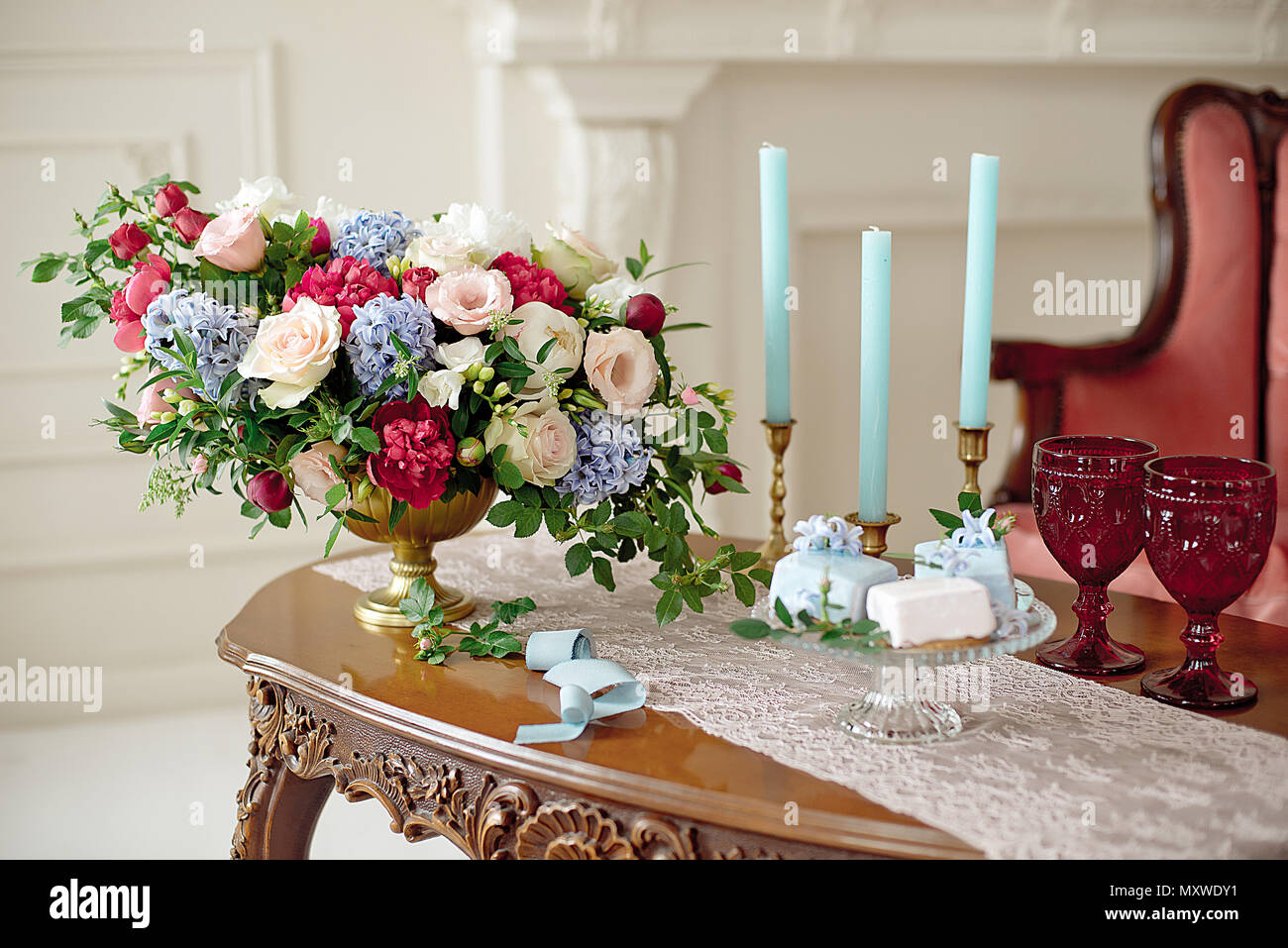 Close Up Bouquet Of Flowers On Vintage Table In White Baroque Style Interior With Red Luxury Sofa Table Is Set For Romantic Event Stock Photo Alamy