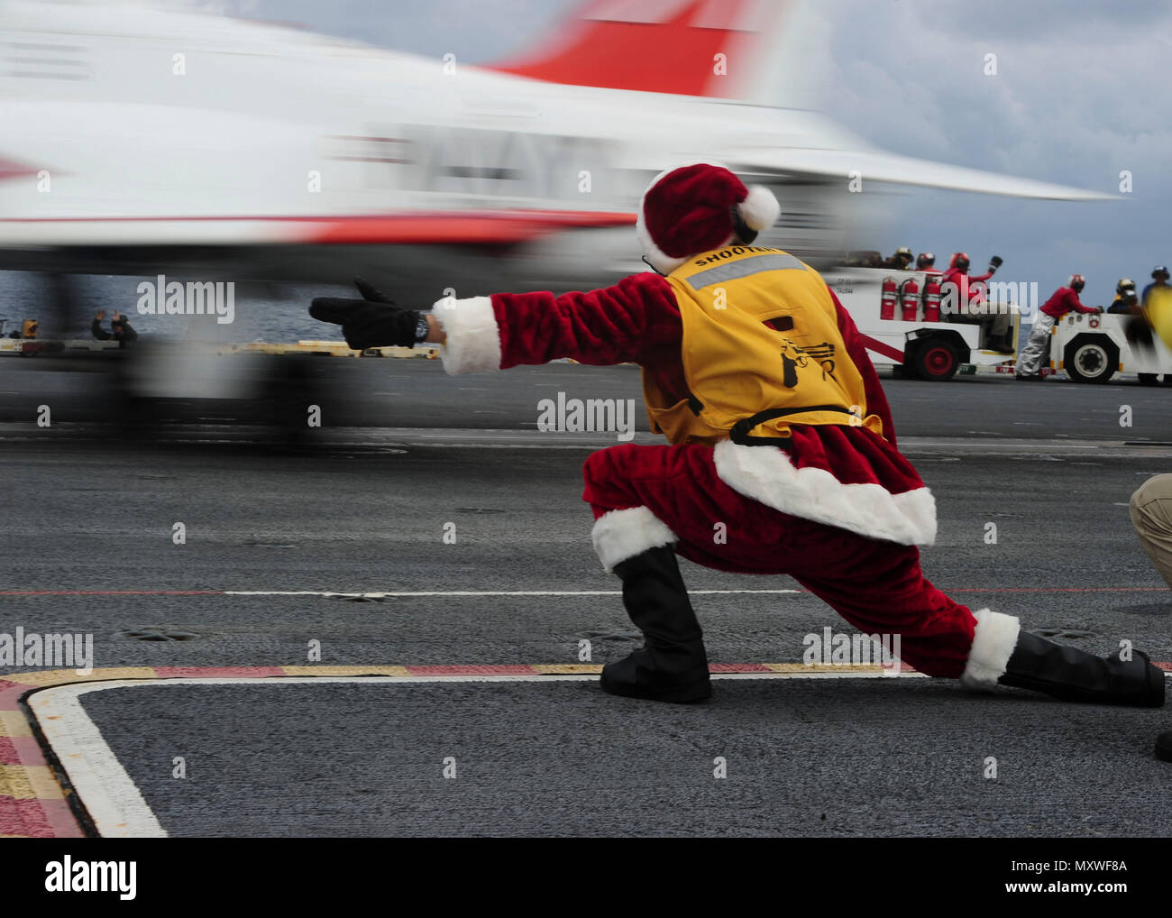 161210-N-VH385-231 ATLANTIC OCEAN (Dec. 10, 2016) Santa Claus gives the signal to launch a T-45C Goshawk from Training Air Wing Two (TRAWING) 2 on the flight deck of the aircraft carrier USS George Washington (CVN 73). George Washington, homeported in Norfolk, is underway conducting carrier qualifications in the Atlantic Ocean. (U.S. Navy photo by Petty Officer 3rd Class Wyatt L. Anthony) Stock Photo