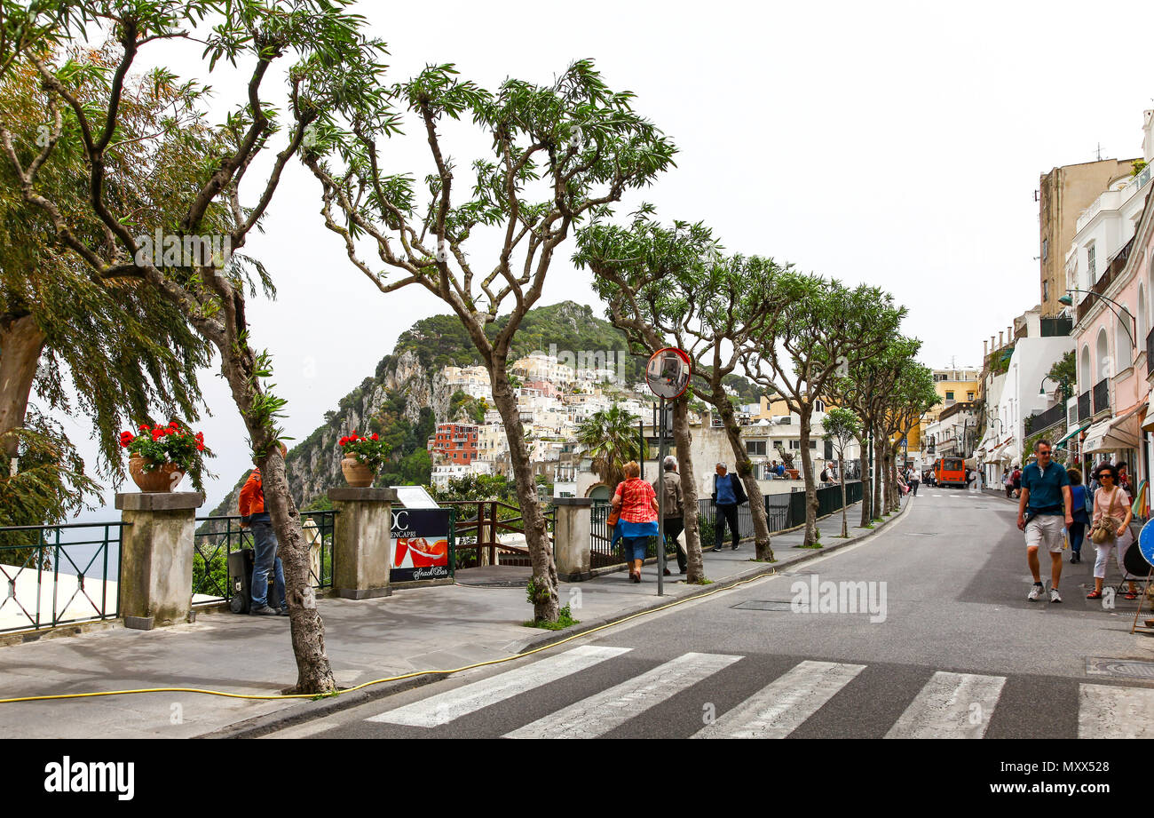 Via Roma Capri The Via Roma on The island of Capri, Campania, Italy Stock Photo - Alamy