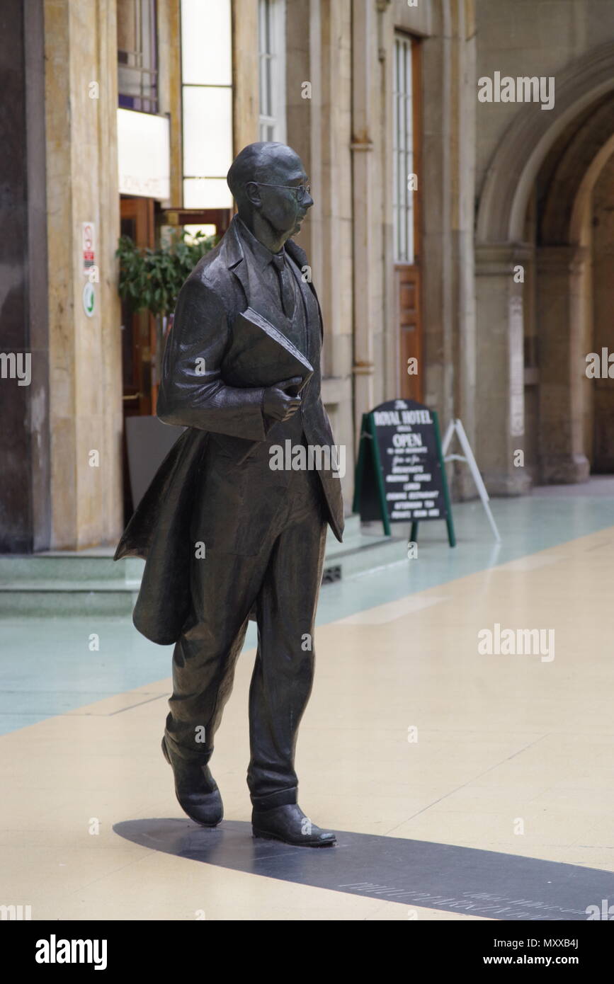 Philip Larkin, poet, statue, Hull, Paragon, Station, interchange, East ...