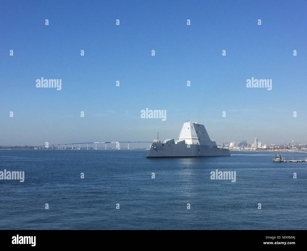USS Zumwalt (DDG 1000), the Navy’s most technologically advanced ...