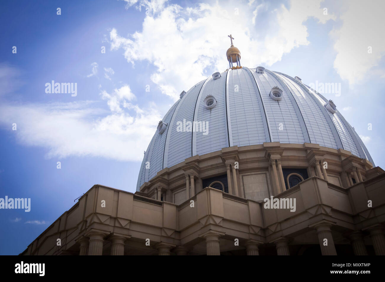 Yamoussoukro basilica hires stock photography and images Alamy