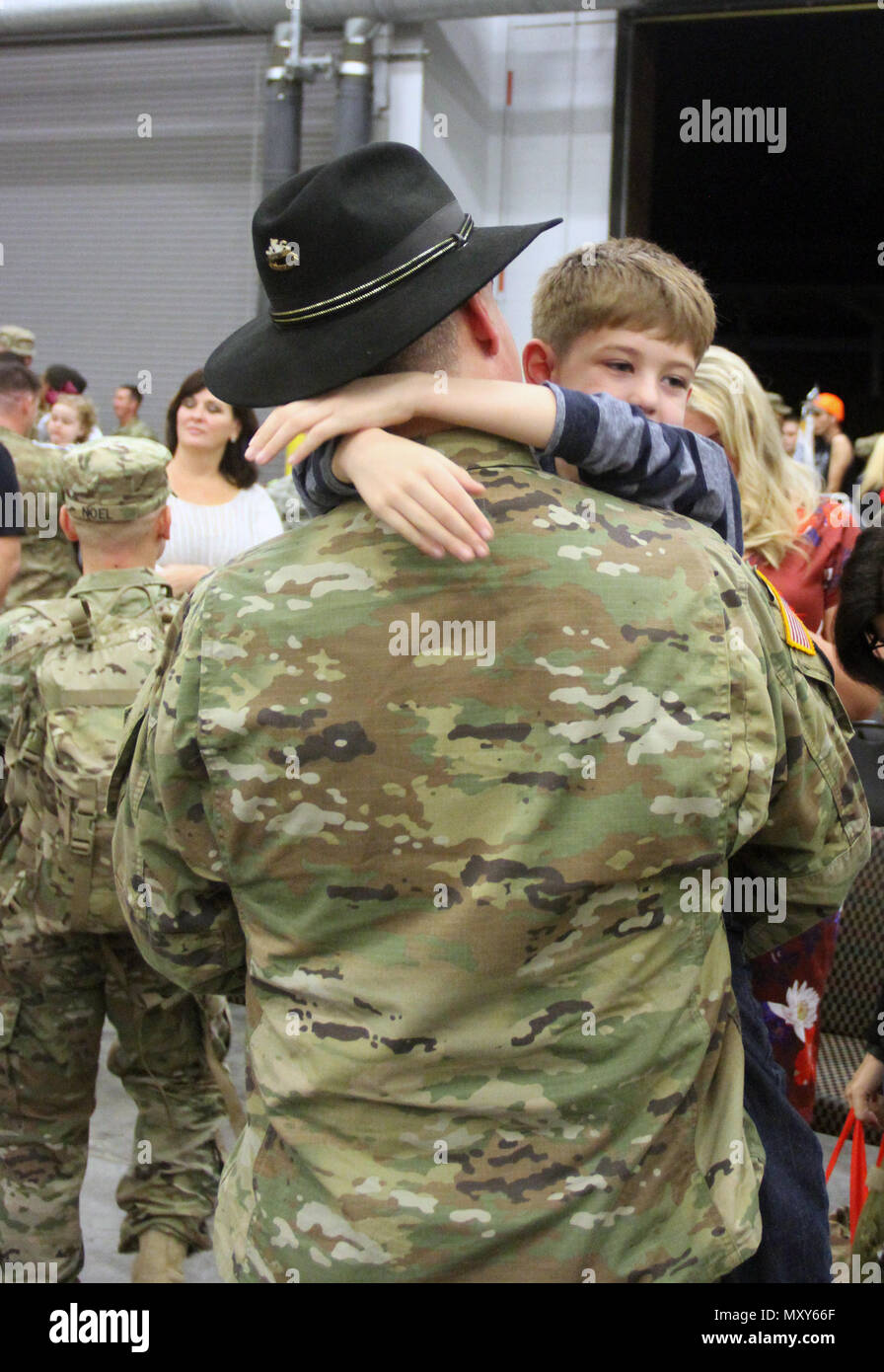 A Soldier of 6th Squadron, 8th Cavalry Regiment, 2nd Infantry Brigade Combat Team, 3rd Infantry Division reunites with loved ones at Fort Stewart, Georgia, December 13, 2016. Troopers of 6-8 Cav. returned from a five-month rotation supporting Joint Multinational Training Group-¬Ukraine, building sustainable training capacity and capability within Ukrainian land forces. (U.S. Army photo by Sgt. Joshua Laidacker/Released) Stock Photo