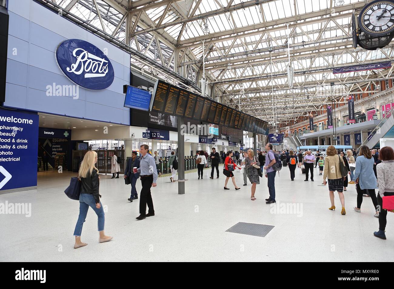 Waterloo Station London England Stock Photo - Alamy