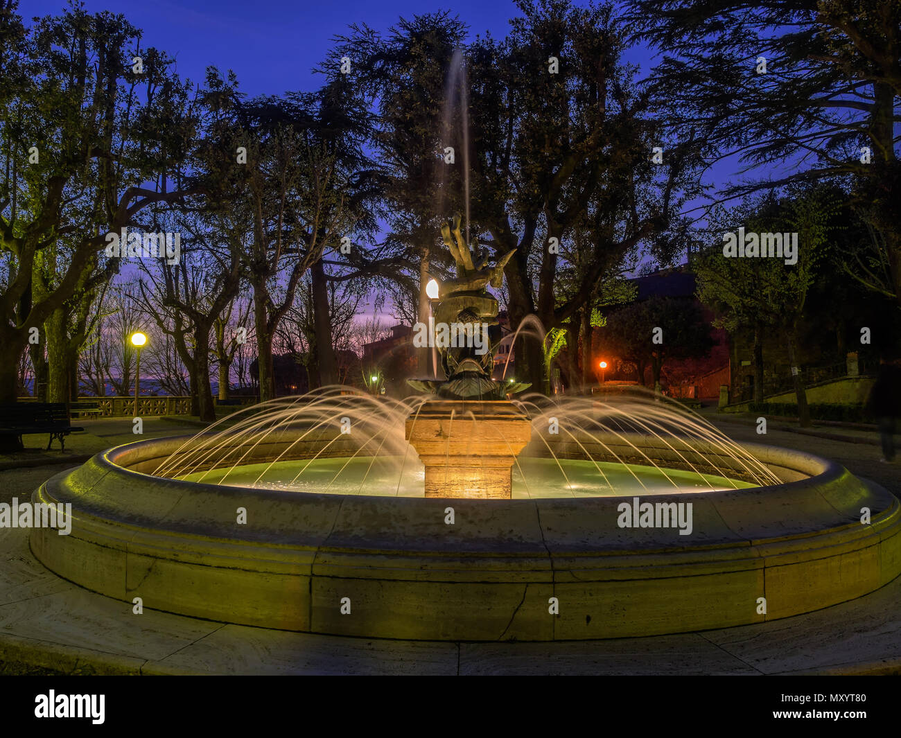 Fountain in public garden hi-res stock photography and images - Alamy