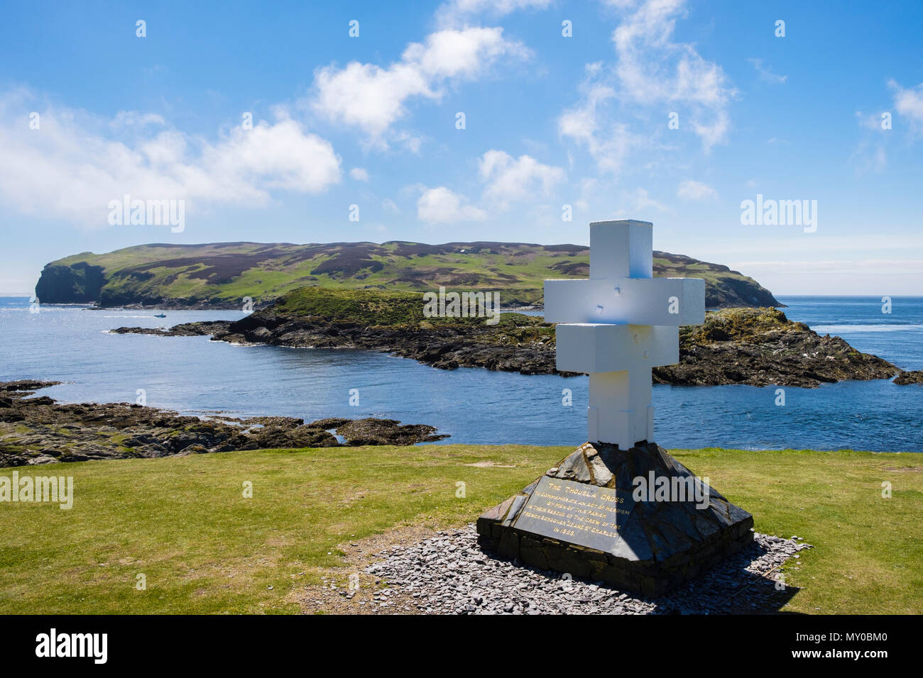 The Thousla Cross at southern tip on coast overlooking Calf of Man island across Calf Sound. Kitterland, Isle of Man, British Isles Stock Photo