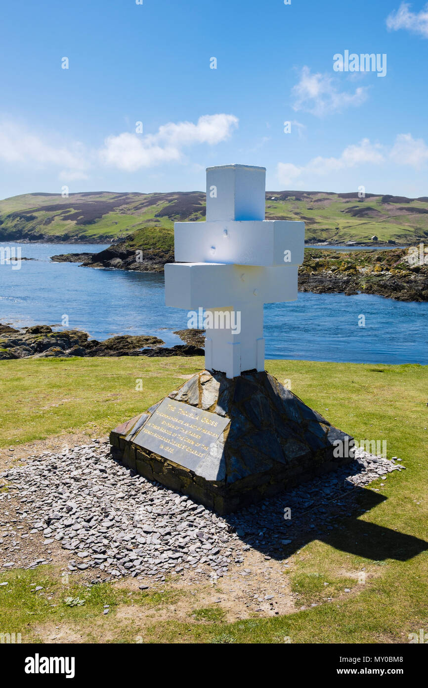 The Thousla Cross at southern tip on coast overlooking Calf of Man island across Calf Sound. Kitterland, Isle of Man, British Isles Stock Photo