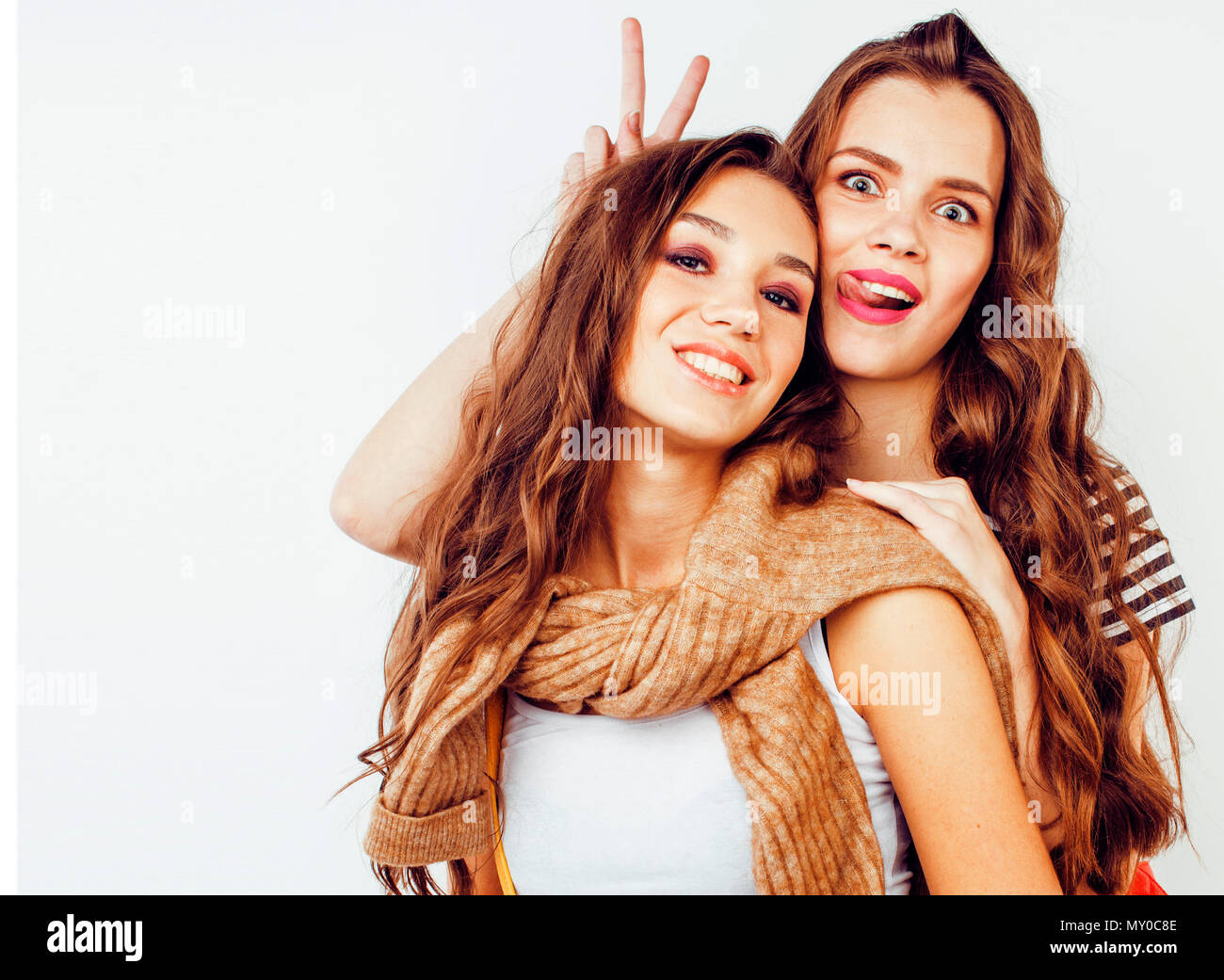 best friend poses | Sisters photoshoot, Friendship photoshoot, Friend  photoshoot