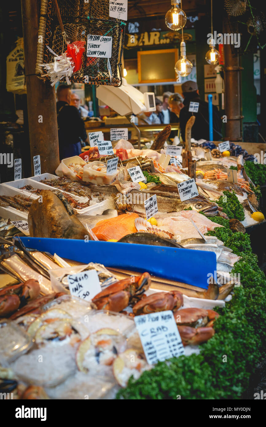 Fishmonger stand hires stock photography and images Alamy
