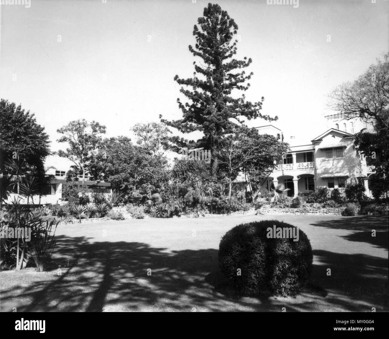 Yungaba Migrant Hostel, Kangaroo Point, August 1972. From the Queensland Heritage Registerid=600245 ) .  Yungaba is a two-storey brick institutional building designed as an immigrant depot in 1885 by John James Clark, colonial architect for Queensland. Following his dismissal shortly after, the plan was developed by Edward Henry Alder and Robert Henry Mills. Constructed by William Peter Clark, the building is described as being of Italianate/Queensland/ Institutional style.  Following the subdivision of Kangaroo Point in 1843-44, lots 21 and 22 were purchased by Judah and Isaac Solomon and Tho Stock Photo