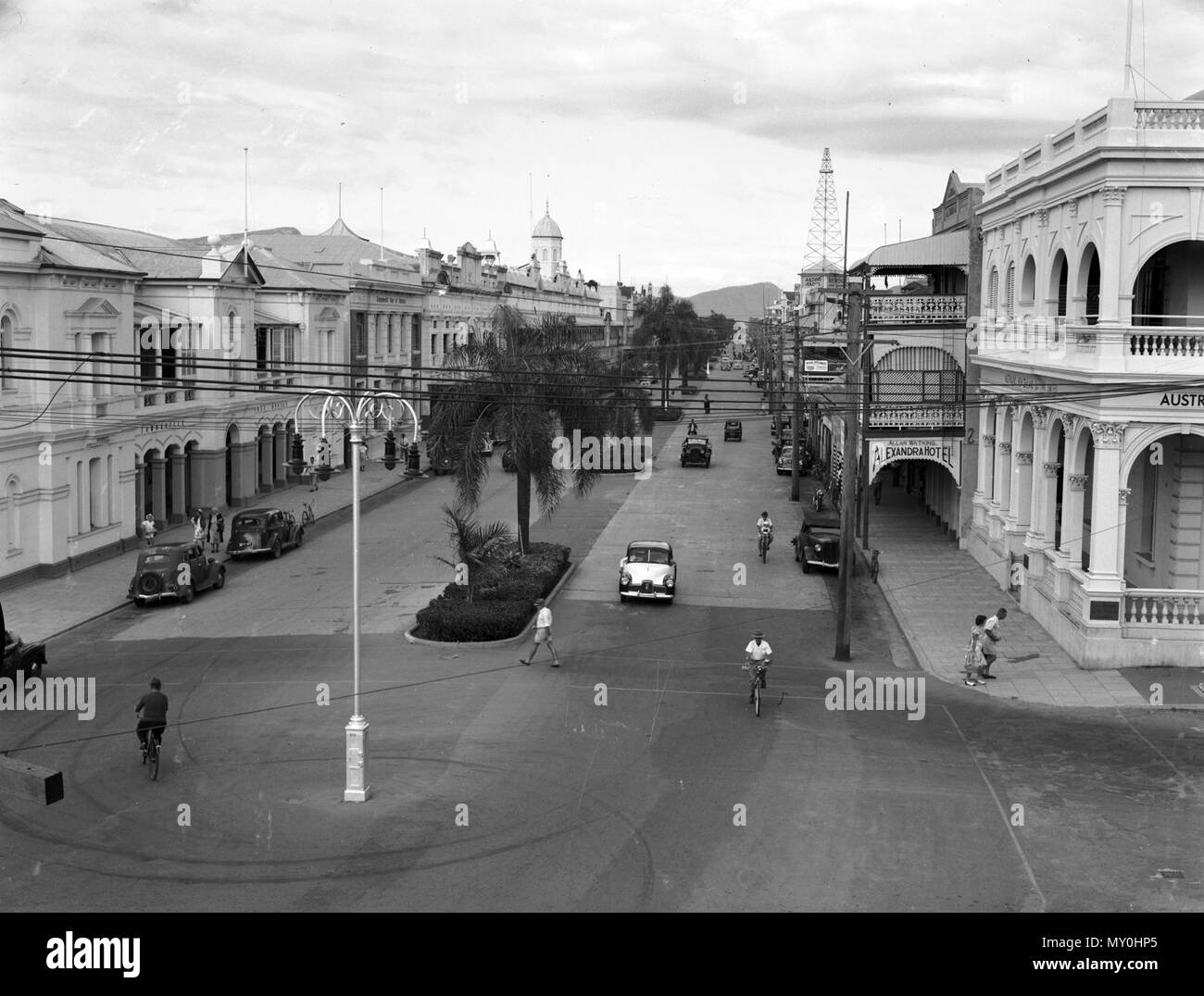 Flinders Street, Townsville, c 1953. From the Queensland Heritage Registerid=600911 ) .  The Post Office was constructed in 1886 at a cost of £17,235. Dennis Kellcher submitted a tender and carried out extensions in 1888, while a clock tower was built by Henry L Davis &amp; Co. Chimes were imported from England in 1889 and installed by 1891. As a result of severe bomb damage done to buildings in Darwin, the clocktower was dismantled in 1942 and the mechanism was stored away. A greatly modified tower was built in 1963-64 by JE Allen &amp; Co. of Townsville at a cost of £42,135. The interior was Stock Photo