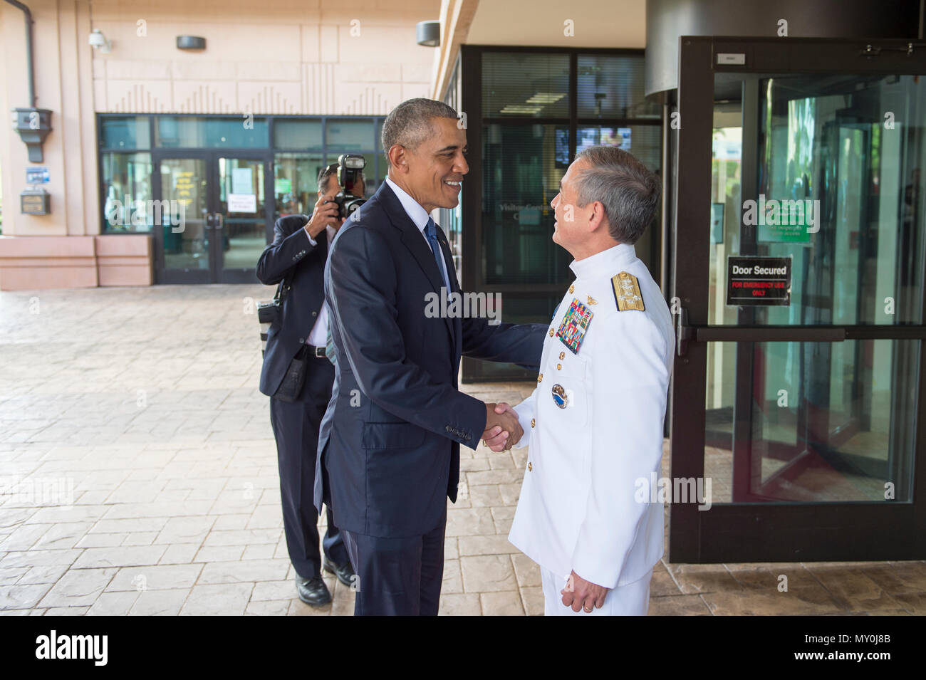 161227-N-DX698-013 CAMP H.M. SMITH, Hawaii (Dec. 27, 2016) Commander of U.S. Pacific Command (USPACOM) Adm. Harry Harris greets U.S. President Barack Obama at the USPACOM headquarters. President Obama will meet with Japanese Prime Minister Shinzo Abe at the USPACOM headquarters for a bilateral meeting. Obama welcomed Abe to Hawaii to further reconciliation between the U.S. and Japan and the alliance between their nations. (U.S. Navy photo by Mass Communication Specialist 1st Class Jay M. Chu/Released) Stock Photo
