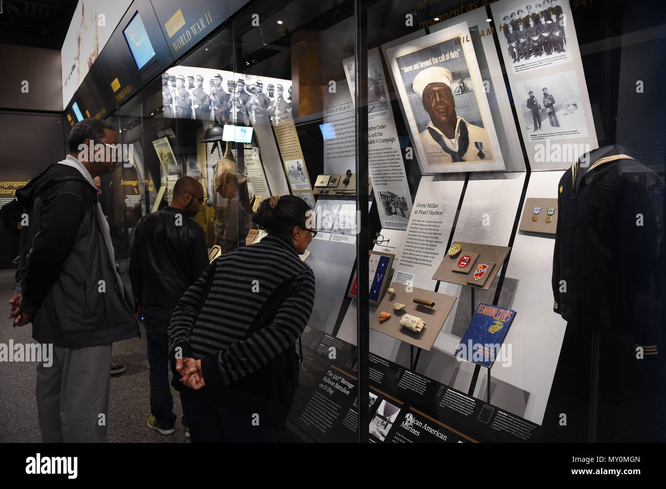 161101-N-PM781-001 WASHINGTON (Nov. 1, 2016) Visitors view an exhibit ...