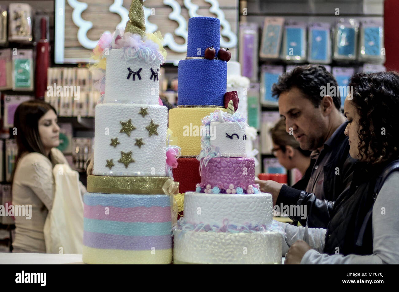 Sao Paulo, Brazil. 4th June, 2018. People visit the fifth 'Candy & Cake Show', in Sao Paulo, Brazil, June 4, 2018. The show was held from June 1 to 5 this year, featuring the candy industry's innovations. Credit: Rahel Patrasso/Xinhua/Alamy Live News Stock Photo