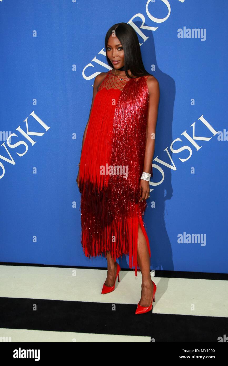 Naomi Campbell at arrivals for 2018 CFDA Fashion Awards, Brooklyn Museum,  Brooklyn, NY June 4, 2018. Photo By: Jason Mendez/Everett Collection Stock  Photo - Alamy, image size:866x1390
