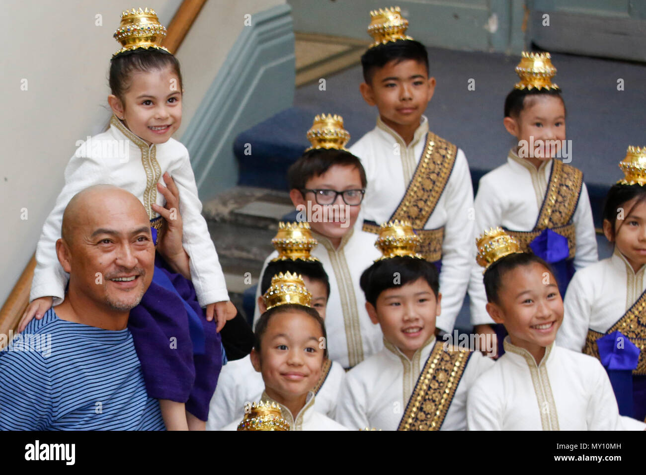 London UK. 5th Jun, 2018. Ken Watanabe poses, with children of the cast, in  costume, during