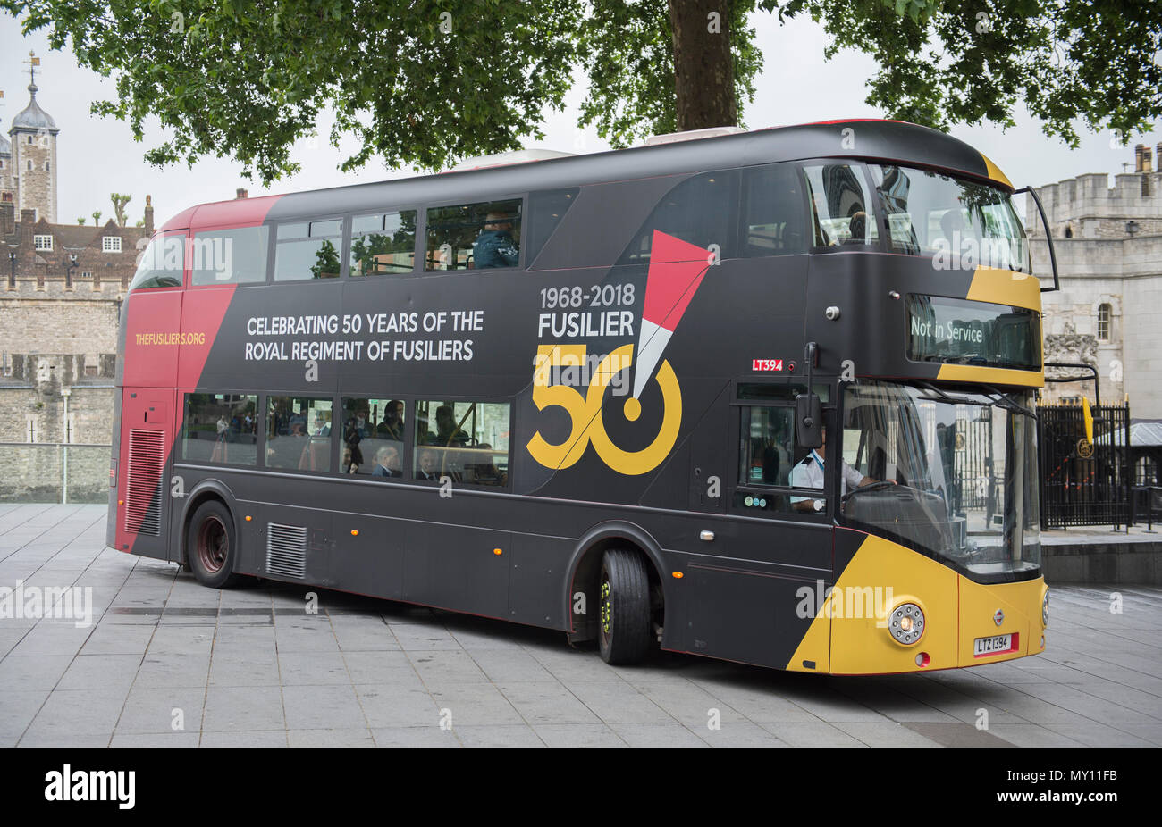 Tower of London, UK. 5 June, 2018. To mark the special occasion of the Royal Regiment of Fusiliers 50th anniversary a new double decker Routemaster bus has been wrapped in the Regimental colours of rose and primrose on a striking black background and features the Fusilier 50 logo. The initiative is a joint partnership between the Royal Regiment of Fusiliers, Go-Ahead London, Exterion Media and Historic Royal Palaces, an independent charity who look after The Tower of London. Credit: Malcolm Park editorial/Alamy Live News Stock Photo