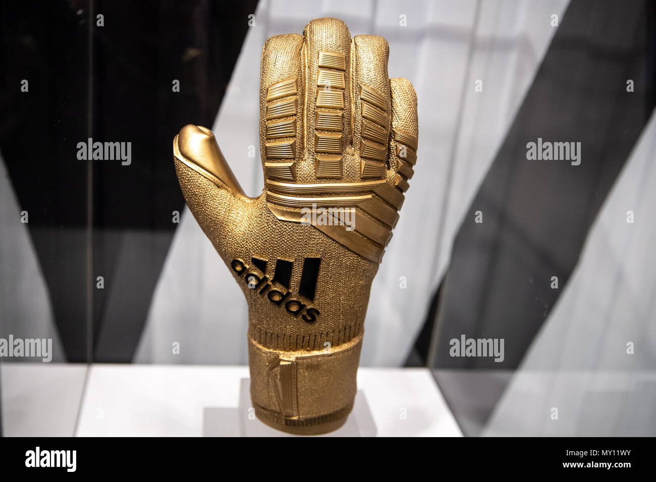 adidas golden glove