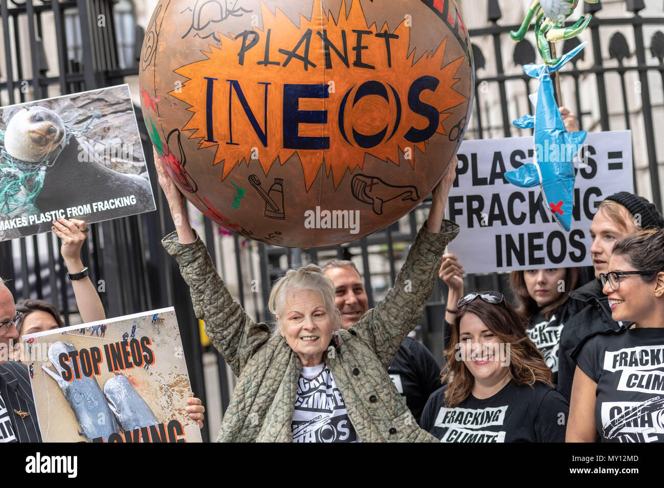 London, UK.  5th June 2018, Vivienne Westwood in anti fracking protest at Downing Street Credit Ian Davidson/Alamy Live News Stock Photo