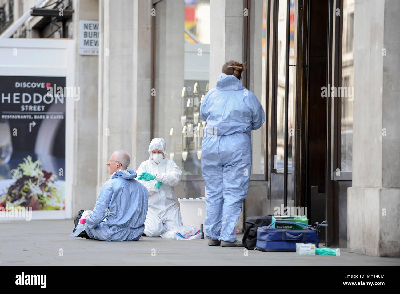 London, UK.  5 June 2018.  Members of a forensics team examines the scene outside the Watches of Switzerland on Regent Street.  Two motorcycles were involved in a smash and grab incident at the premises.  Investigations are ongoing. Credit: Stephen Chung / Alamy Live News Stock Photo