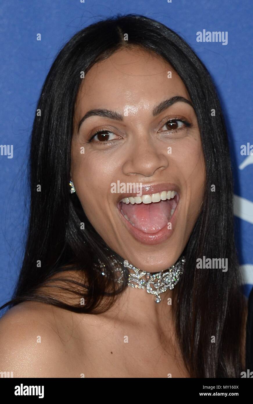 Rosario Dawson at arrivals for 2018 CFDA Fashion Awards - Part 2, Brooklyn  Museum, Brooklyn, NY June 4, 2018. Photo By: Kristin Callahan/Everett  Collection Stock Photo - Alamy