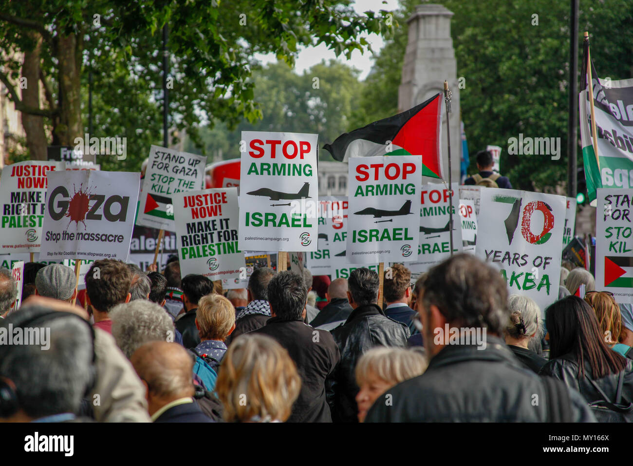 London, UK. 5th June, 2018. Pro-Palestinian Protester Credit: Alex Cavendish/Alamy Live News Stock Photo