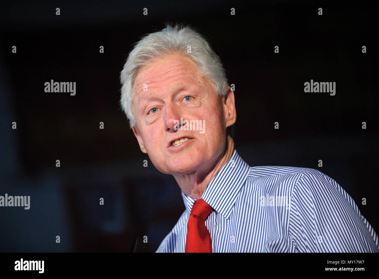 EDISON, NJ - MAY 27: Former US president Bill Clinton rallies Hillary